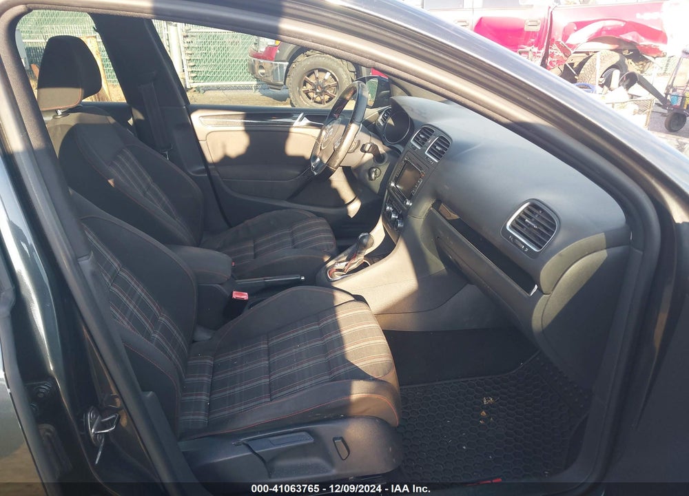 2011 VOLKSWAGEN GTI 4-DOOR/4-DOOR AUTOBAHN VIN: WVWHV7AJ8BW017326