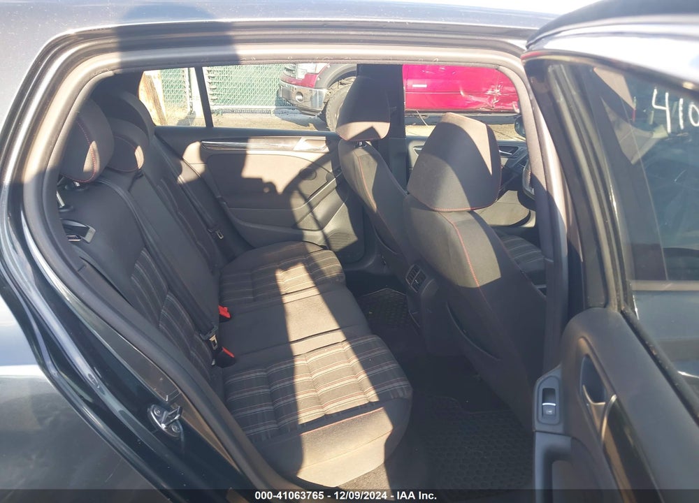 2011 VOLKSWAGEN GTI 4-DOOR/4-DOOR AUTOBAHN VIN: WVWHV7AJ8BW017326