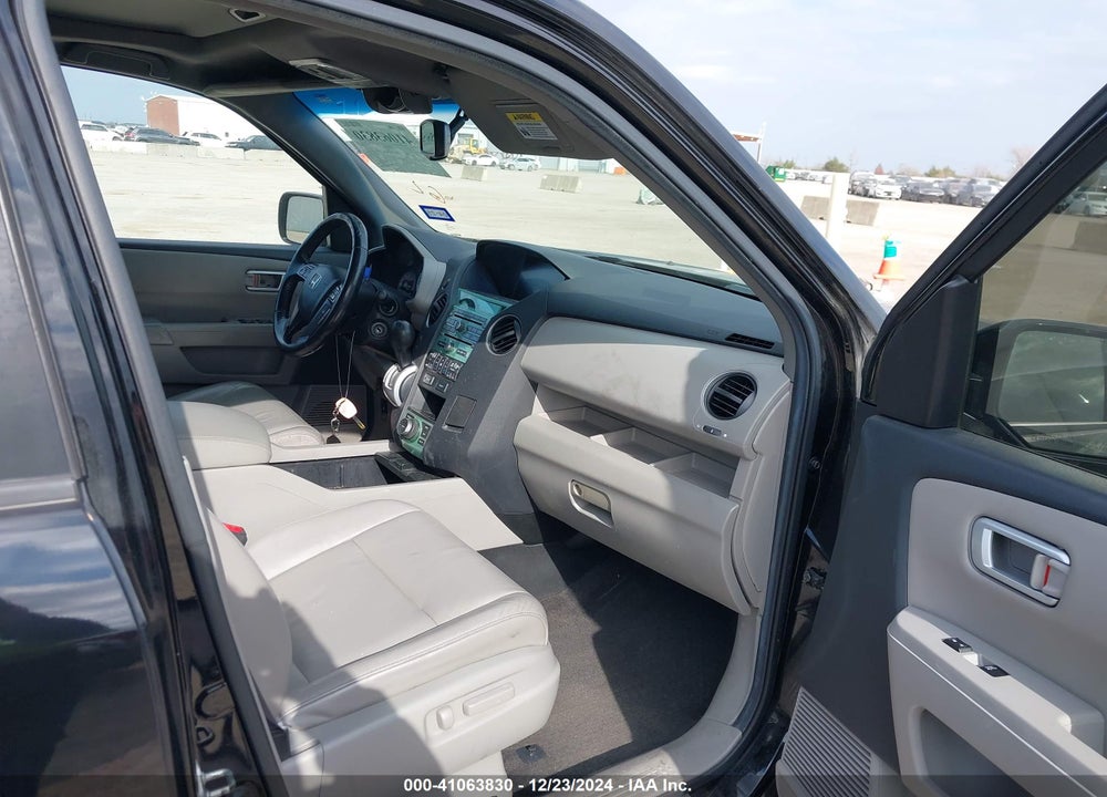 2011 HONDA PILOT TOURING VIN: 5FNYF4H96BB089363