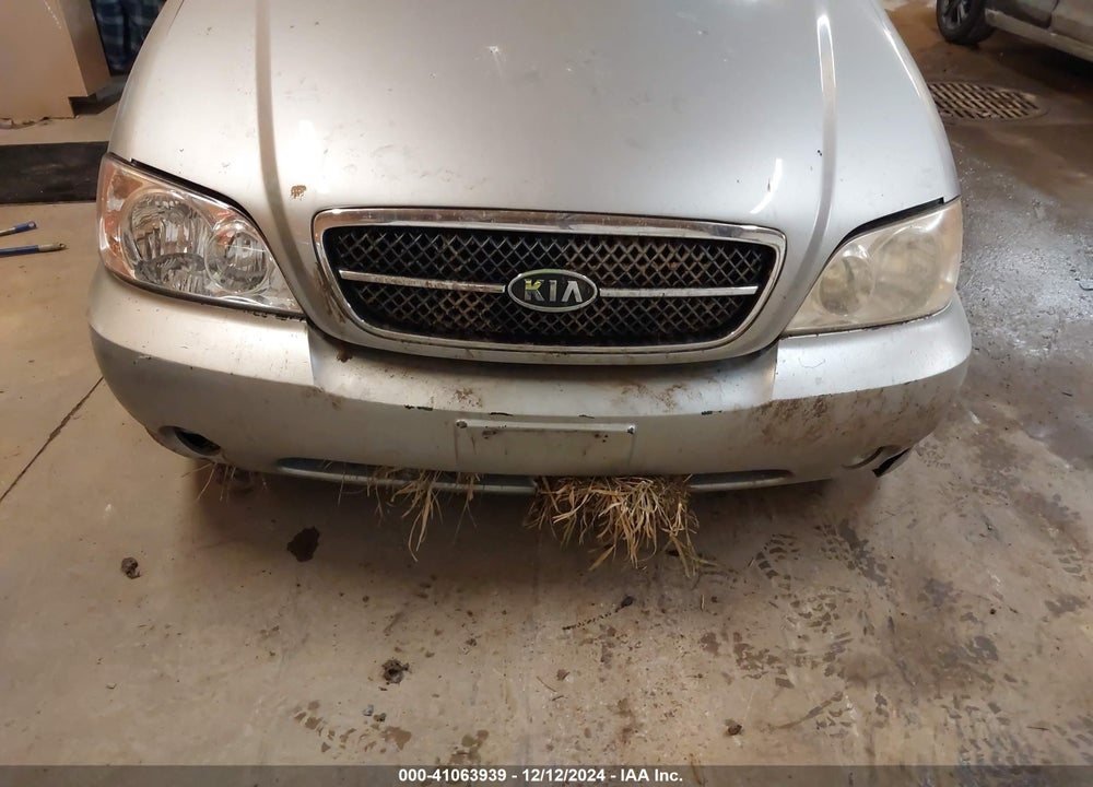 2005 KIA SEDONA EX/LX VIN: KNDUP132356755826