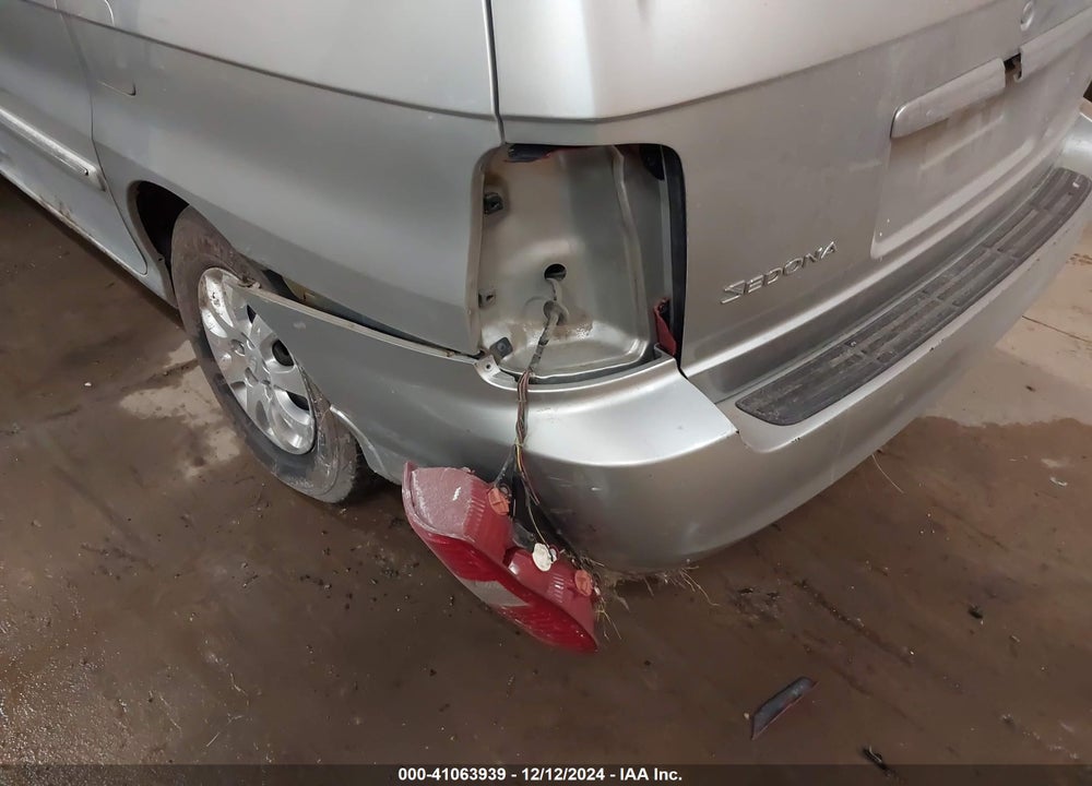 2005 KIA SEDONA EX/LX VIN: KNDUP132356755826