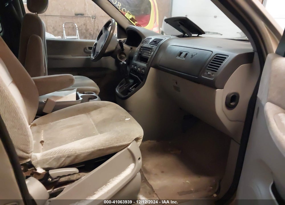 2005 KIA SEDONA EX/LX VIN: KNDUP132356755826