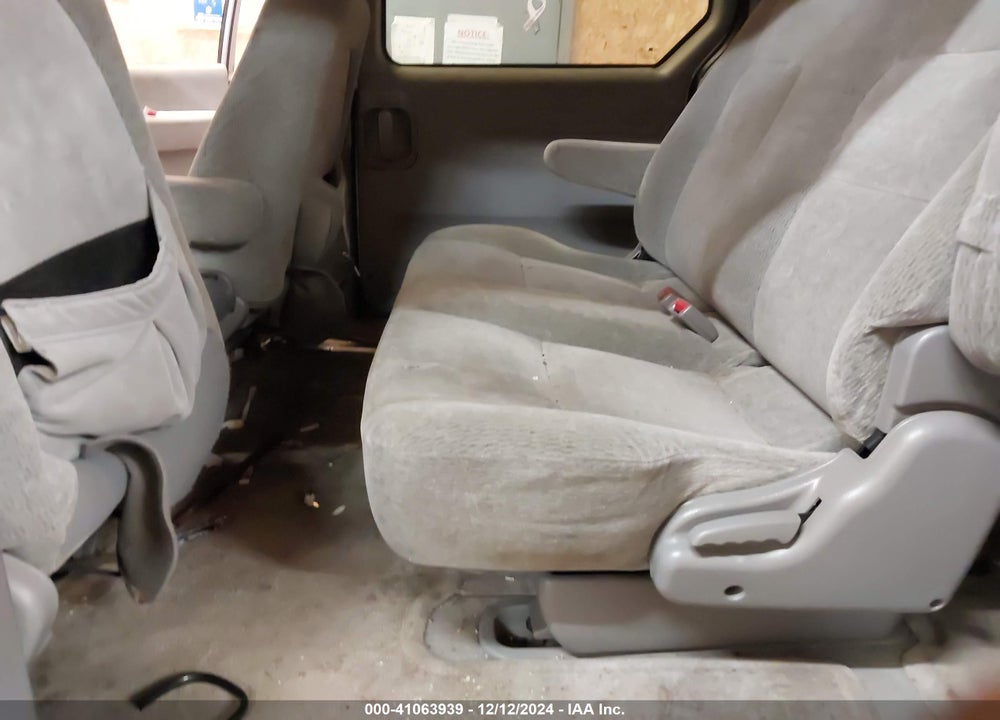 2005 KIA SEDONA EX/LX VIN: KNDUP132356755826