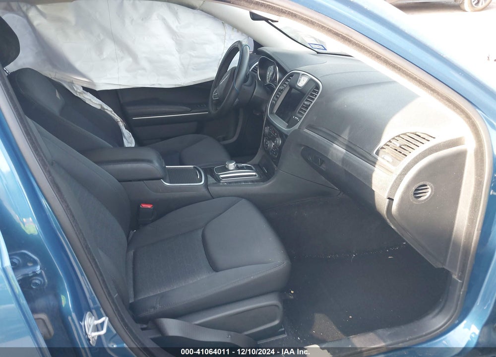 2020 CHRYSLER 300 TOURING VIN: 2C3CCAAG2LH137550