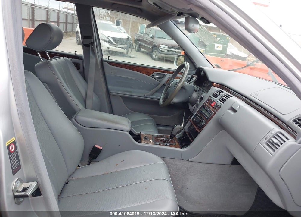 2001 MERCEDES-BENZ E 320 4M VIN: WDBJH82J01X059915