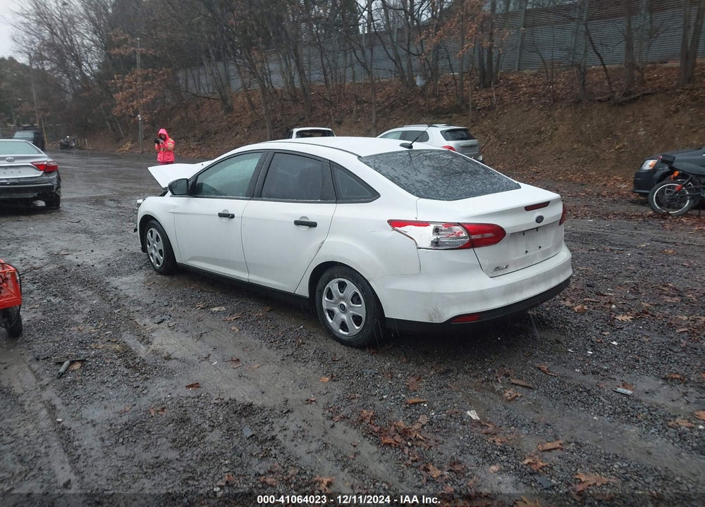2015 FORD FOCUS S VIN: 1FADP3E22FL229382