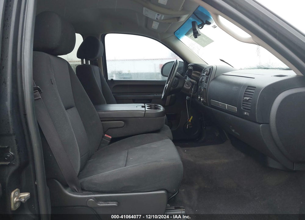 2011 CHEVROLET SILVERADO 1500 LT VIN: 3GCPCSE01BG256818