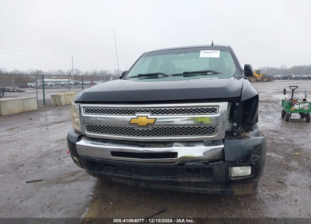 2011 CHEVROLET SILVERADO 1500 LT VIN: 3GCPCSE01BG256818