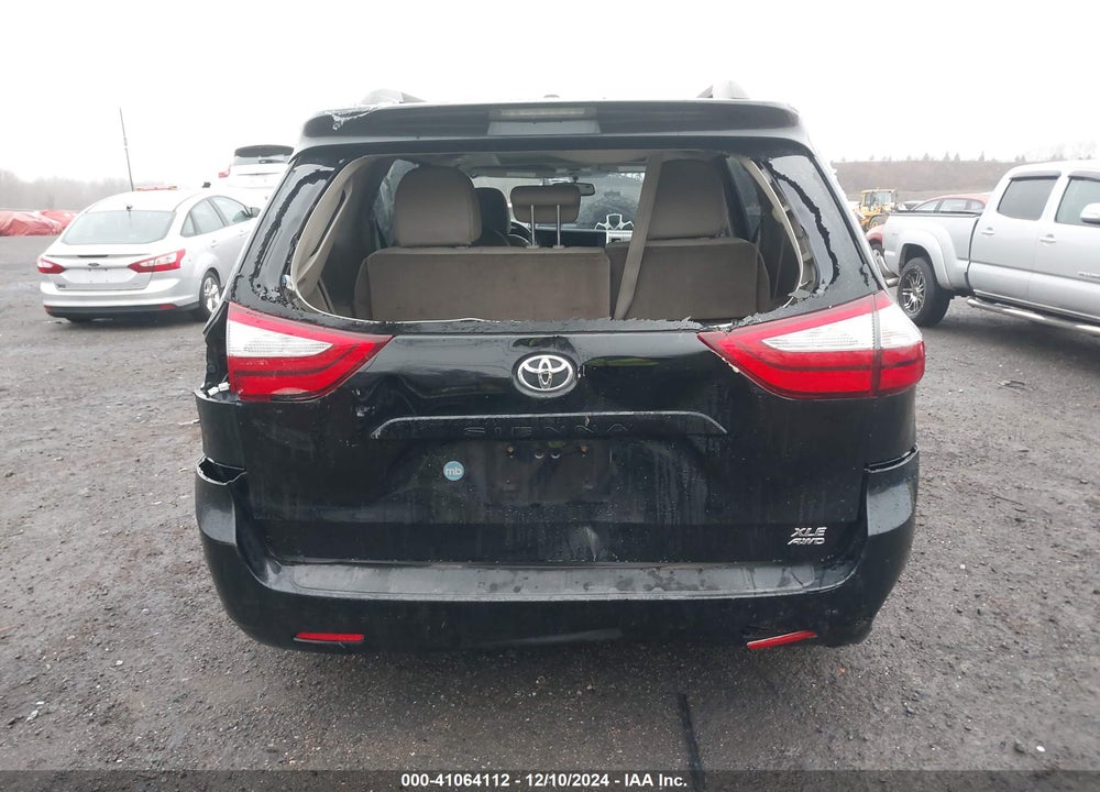 2015 TOYOTA SIENNA XLE 7 PASSENGER VIN: 5TDDK3DC9FS124680