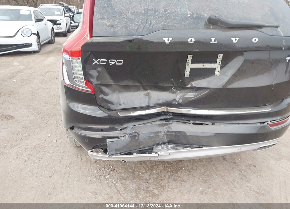 2018 VOLVO XC90 T6 MOMENTUM VIN: YV4A22PK6J1391696