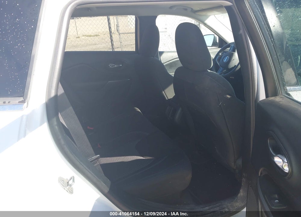 2019 JEEP CHEROKEE LATITUDE VIN: 1C4PJLCB0KD131452