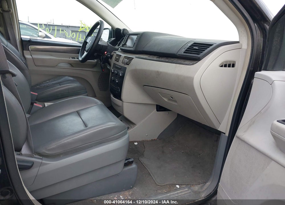 2010 VOLKSWAGEN ROUTAN SE VIN: 2V4RW3D12AR296274