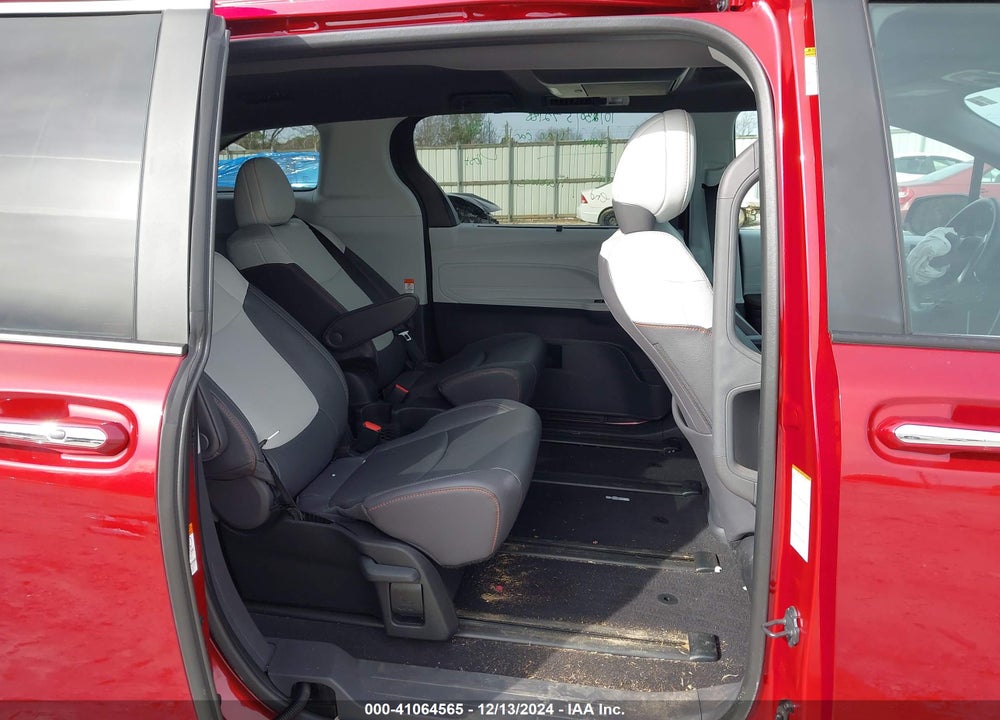 2024 TOYOTA SIENNA XSE VIN: 5TDDSKFC8RS115156