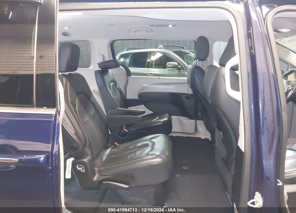 2018 CHRYSLER PACIFICA TOURING L VIN: 2C4RC1BG2JR217894