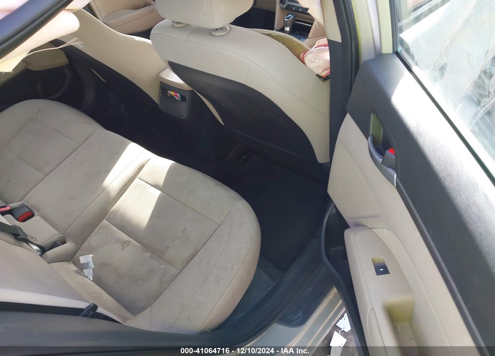 2017 HYUNDAI ELANTRA SE VIN: 5NPD84LF3HH123226