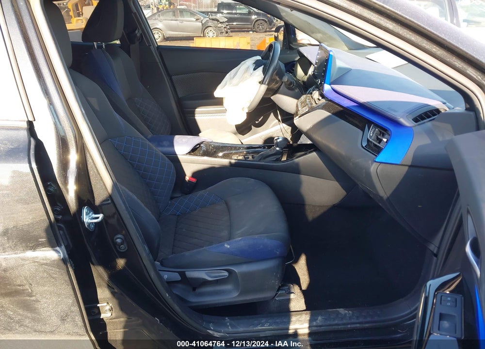 2021 TOYOTA C-HR XLE VIN: NMTKHMBX2MR129989
