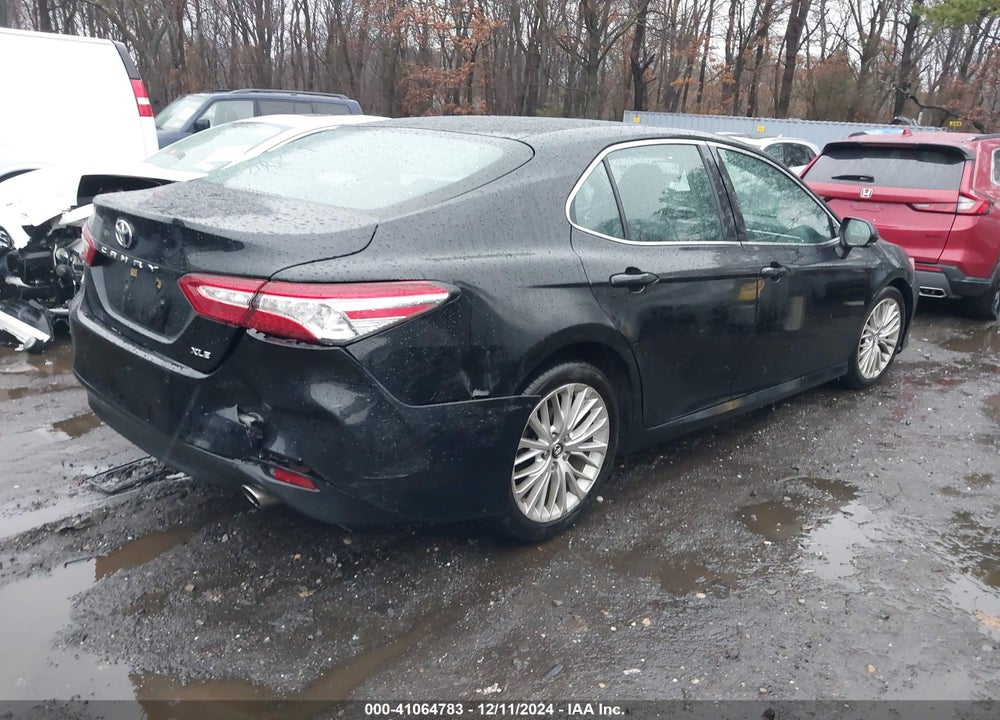 2018 TOYOTA CAMRY VIN: 4T1B11HK6JU511624