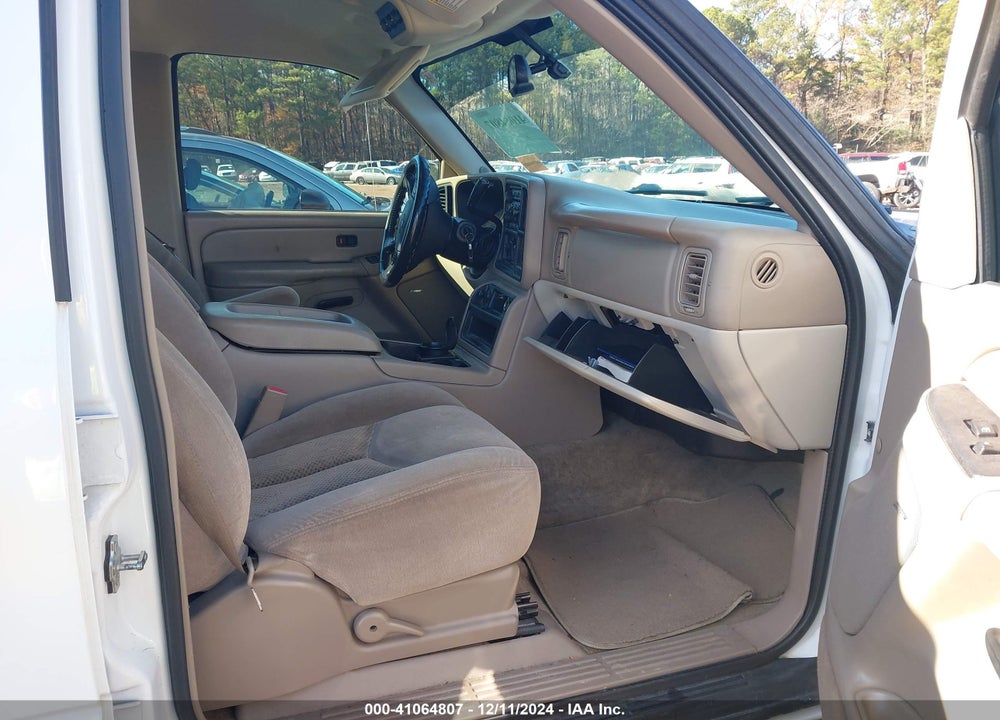 2005 CHEVROLET TAHOE LS VIN: 1GNEC13T85R209053
