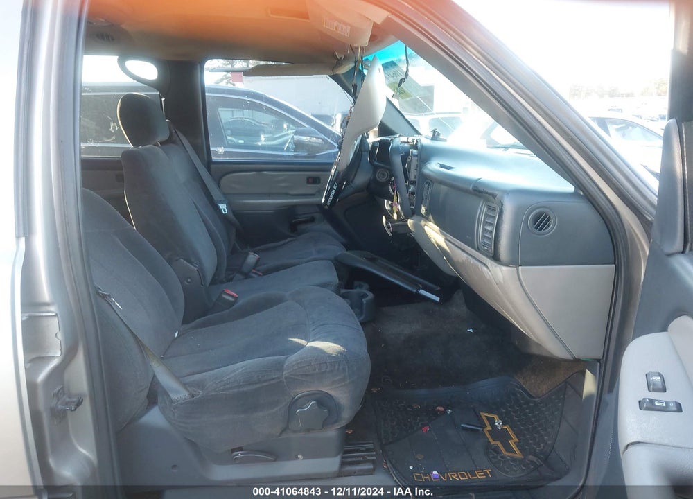 2001 CHEVROLET TAHOE LS VIN: 1GNEC13T81R185895