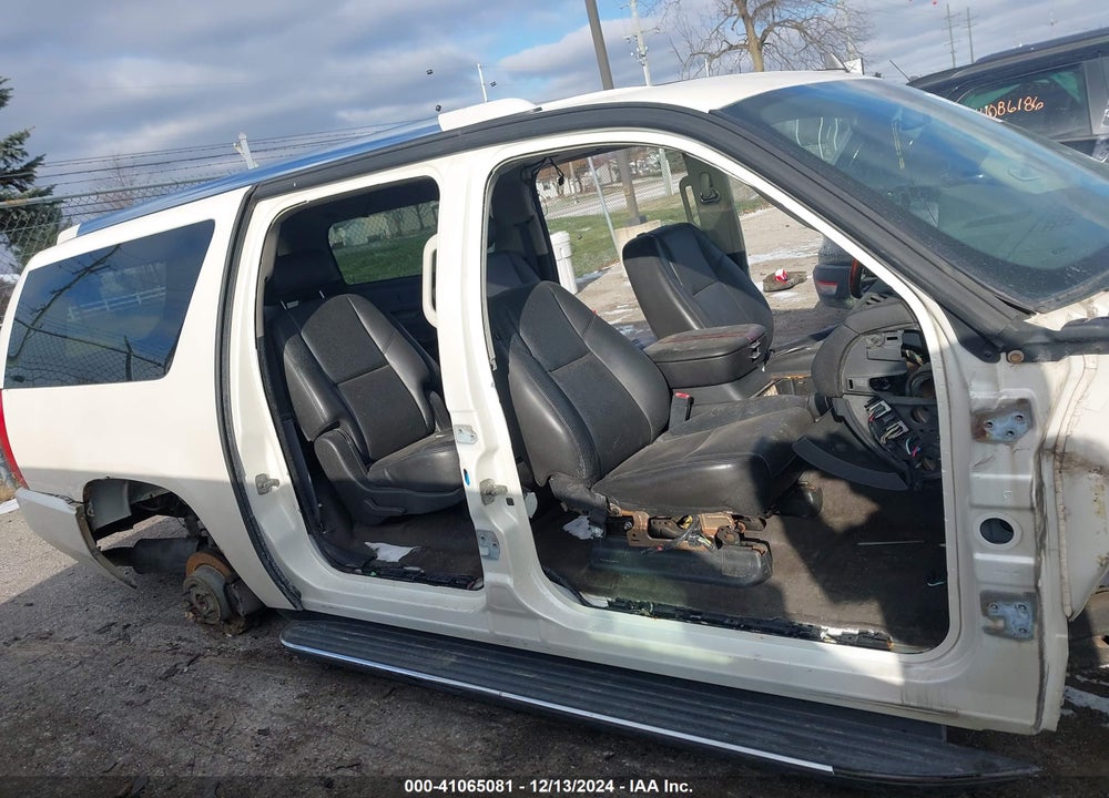 2010 CADILLAC ESCALADE ESV LUXURY VIN: 1GYUKHEF2AR113818
