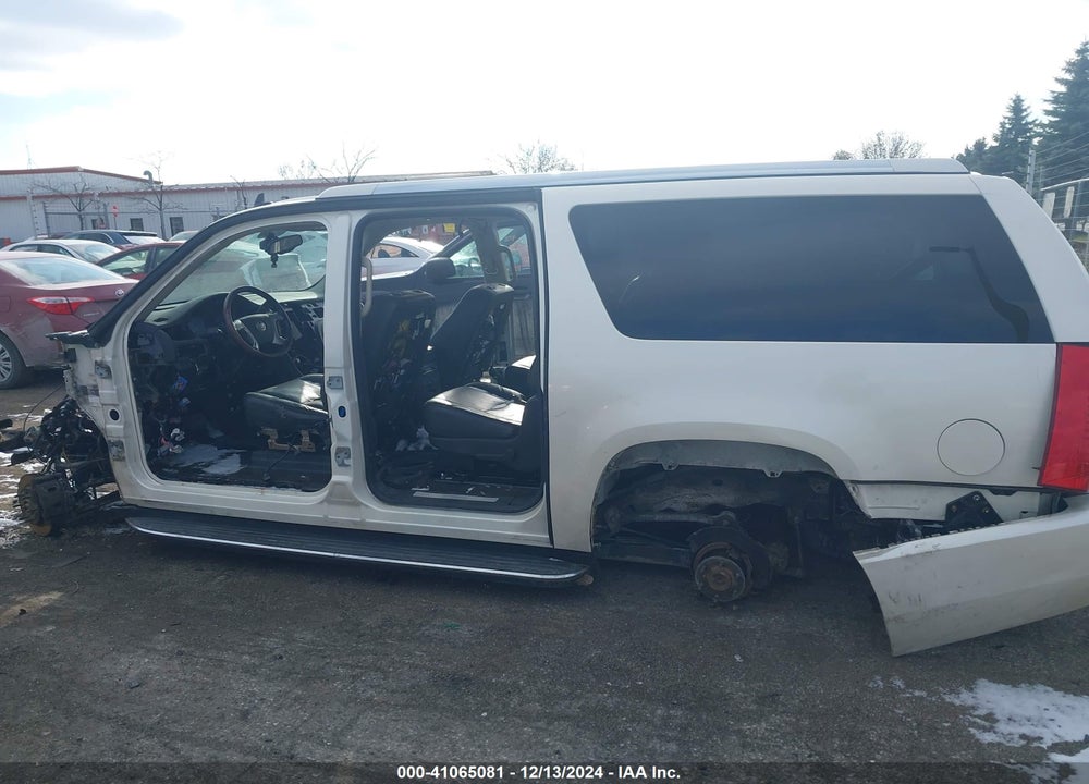 2010 CADILLAC ESCALADE ESV LUXURY VIN: 1GYUKHEF2AR113818