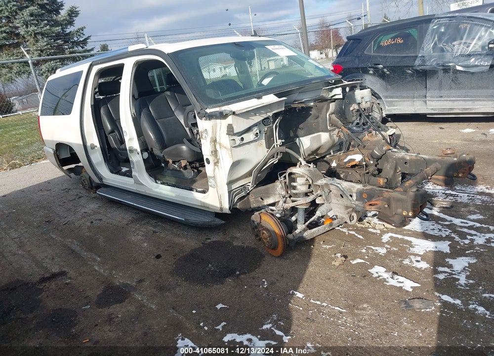 2010 CADILLAC ESCALADE ESV LUXURY VIN: 1GYUKHEF2AR113818