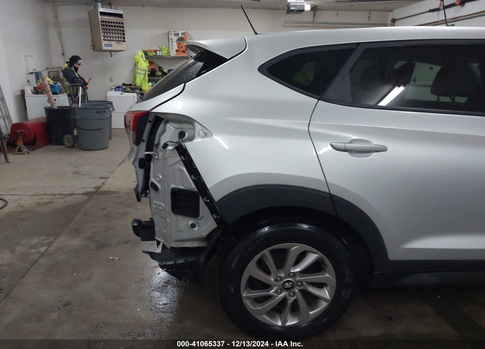 2017 HYUNDAI TUCSON SE VIN: KM8J23A44HU339359