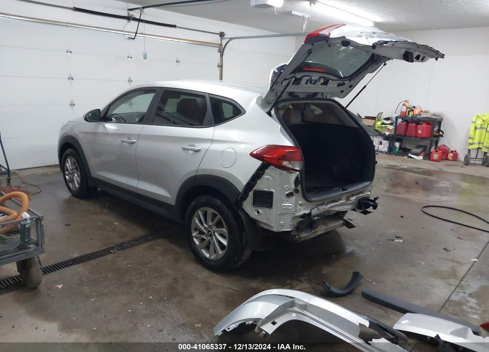 2017 HYUNDAI TUCSON SE VIN: KM8J23A44HU339359