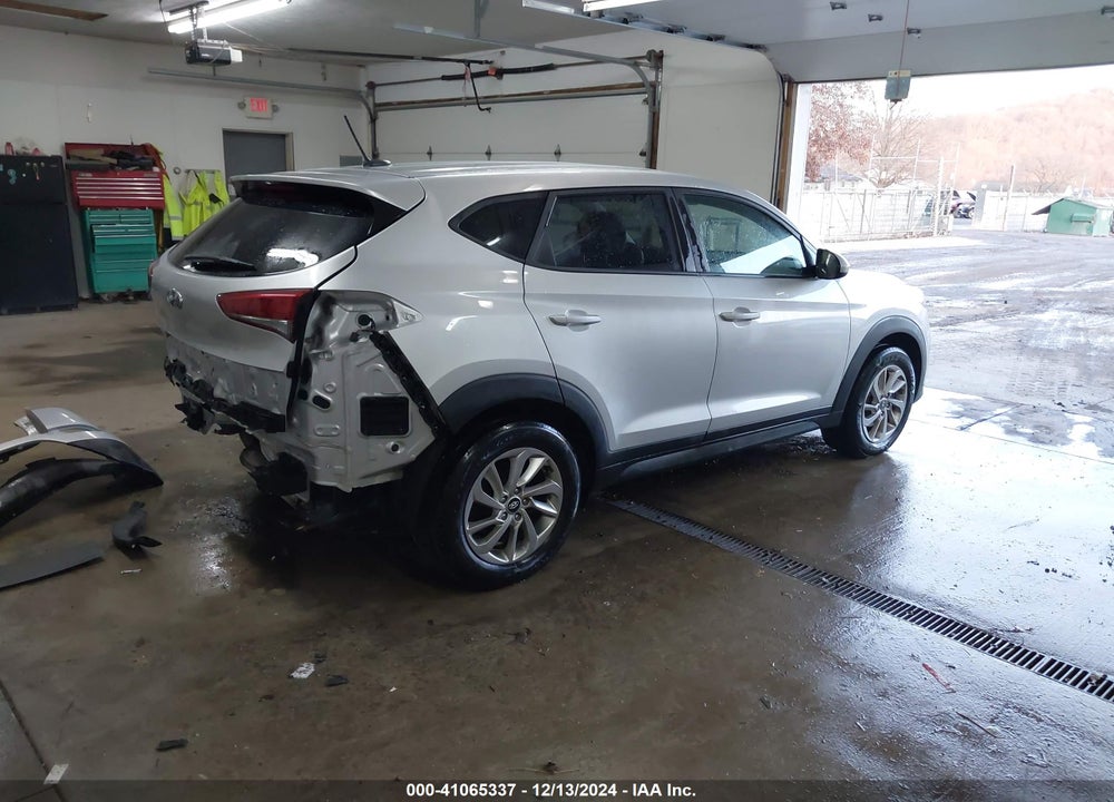 2017 HYUNDAI TUCSON SE VIN: KM8J23A44HU339359