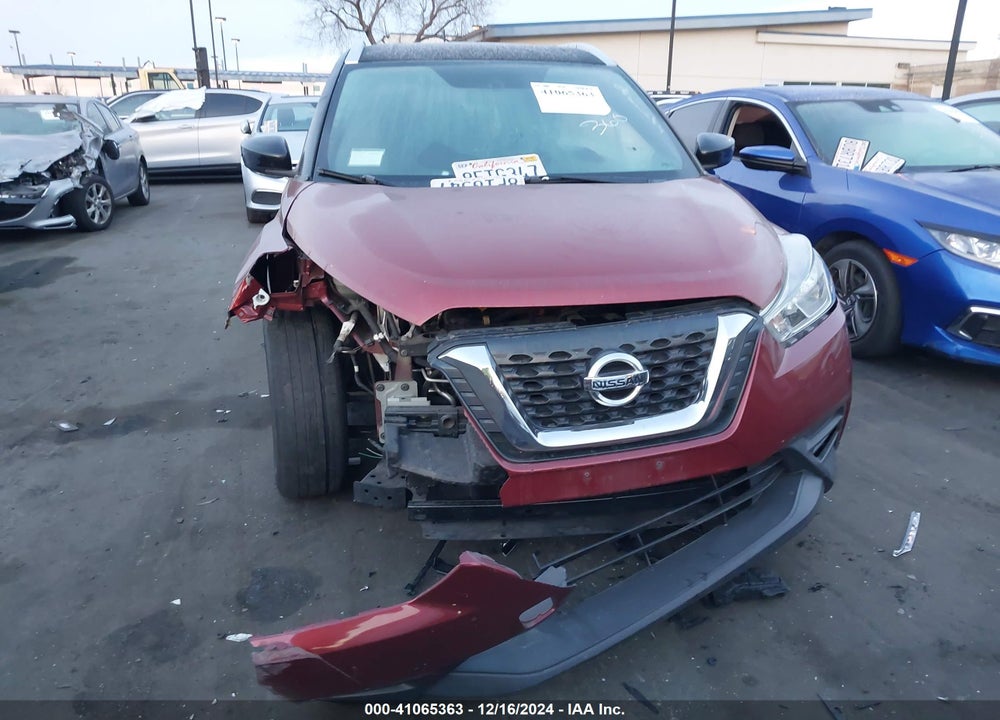 2018 NISSAN KICKS SV VIN: 3N1CP5CUXJL517043
