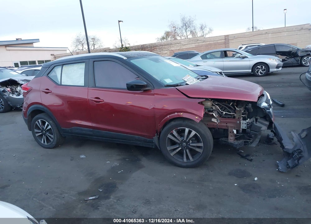 2018 NISSAN KICKS SV VIN: 3N1CP5CUXJL517043