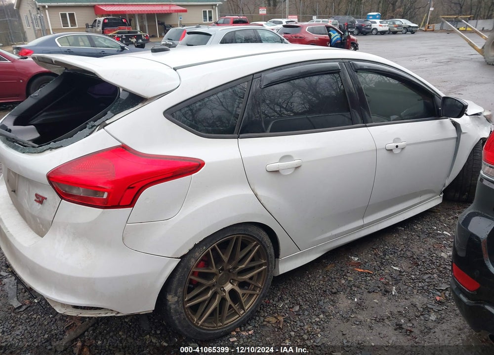 2015 FORD FOCUS VIN: 1FADP3L95FL312658