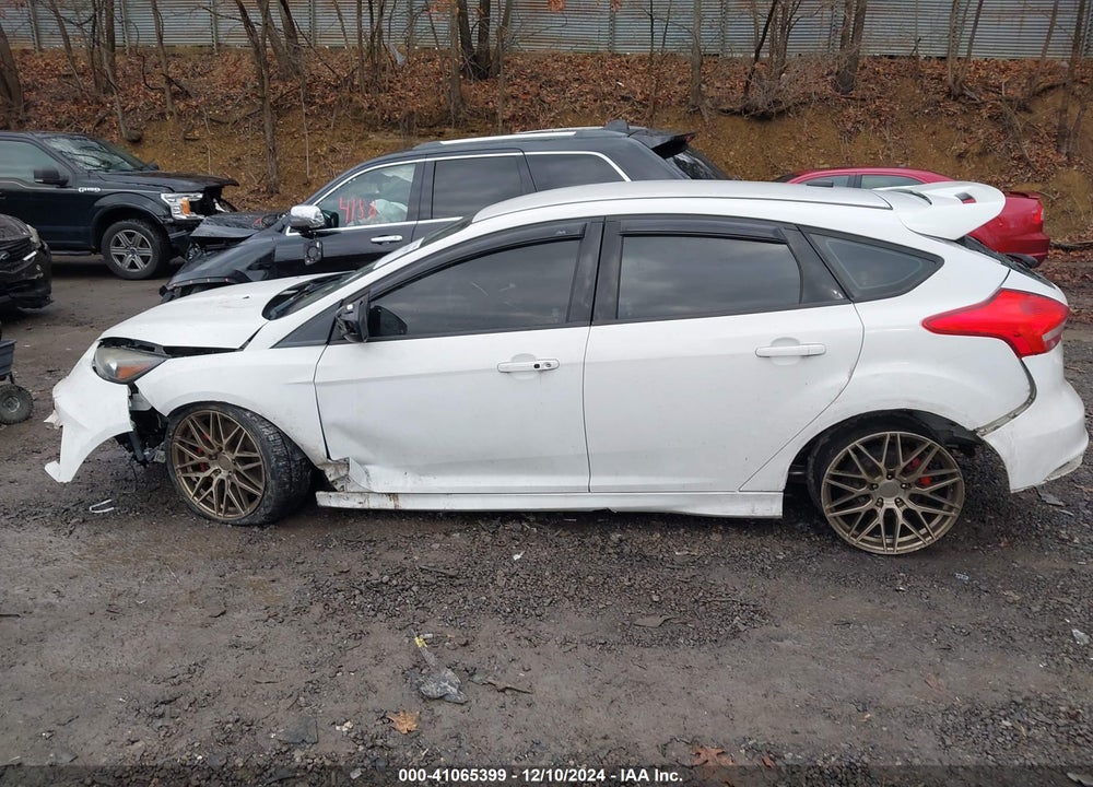 2015 FORD FOCUS VIN: 1FADP3L95FL312658