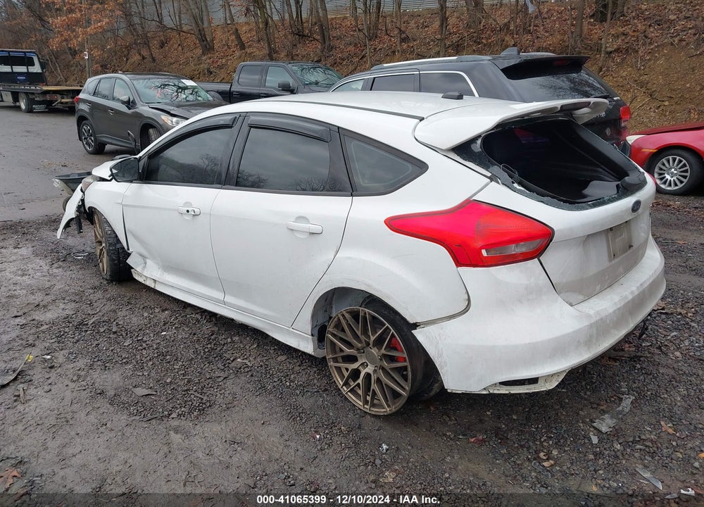 2015 FORD FOCUS VIN: 1FADP3L95FL312658