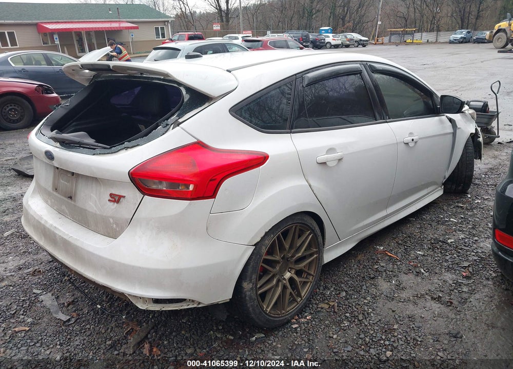 2015 FORD FOCUS VIN: 1FADP3L95FL312658