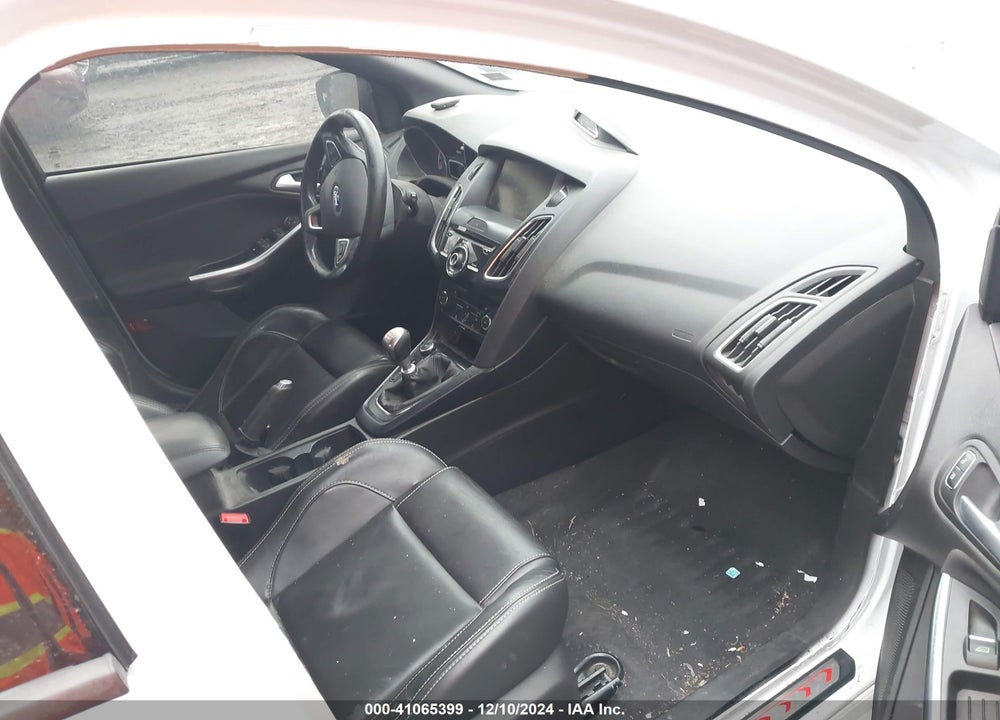 2015 FORD FOCUS VIN: 1FADP3L95FL312658