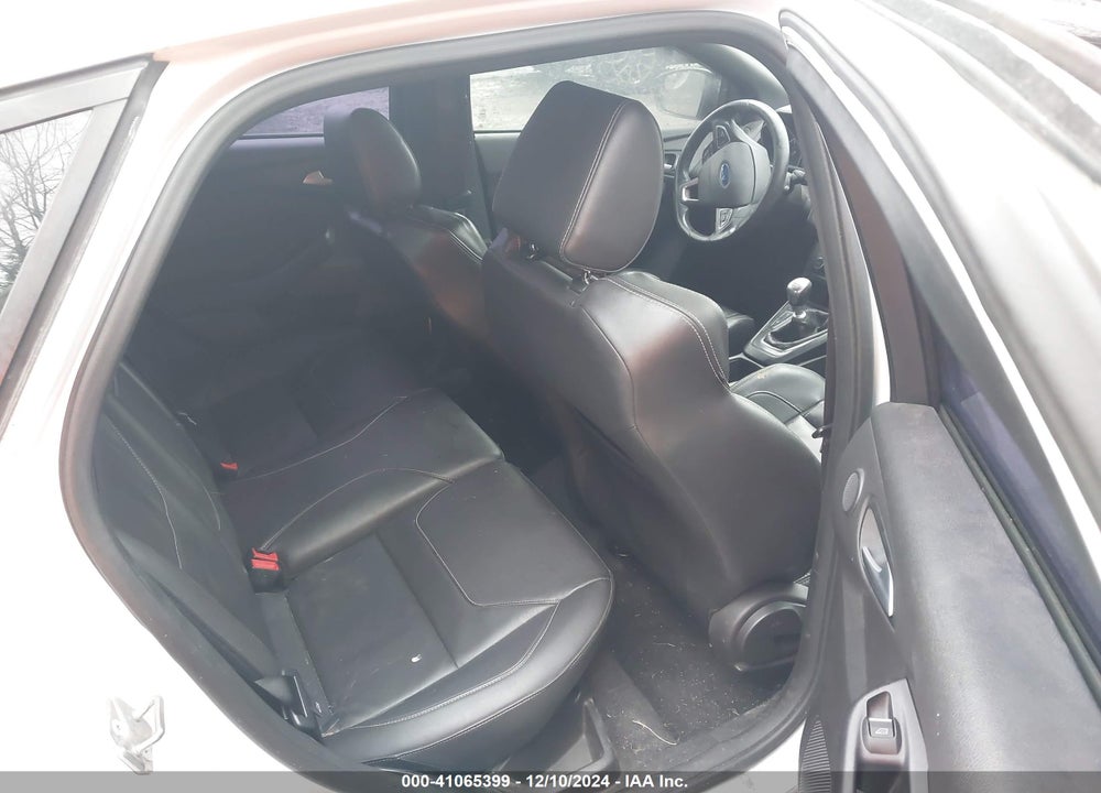 2015 FORD FOCUS VIN: 1FADP3L95FL312658