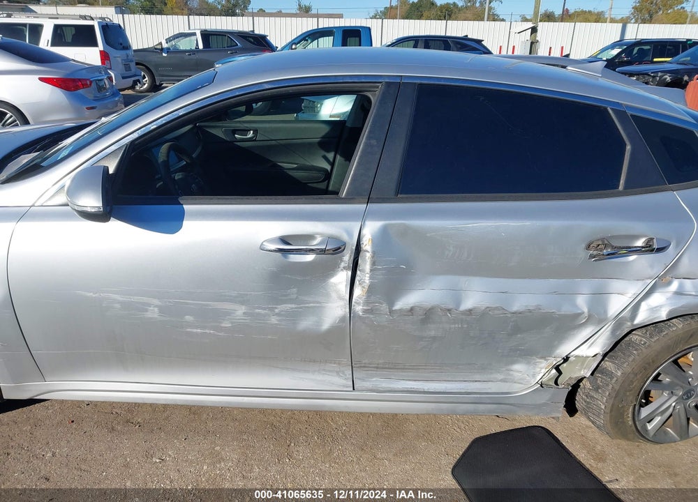 2019 KIA OPTIMA VIN: 5XXGT4L36KG371510
