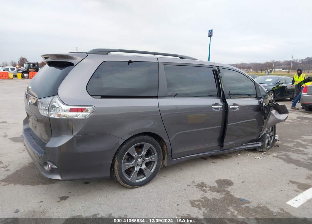 2017 TOYOTA SIENNA SE 8 PASSENGER VIN: 5TDXZ3DC2HS887099