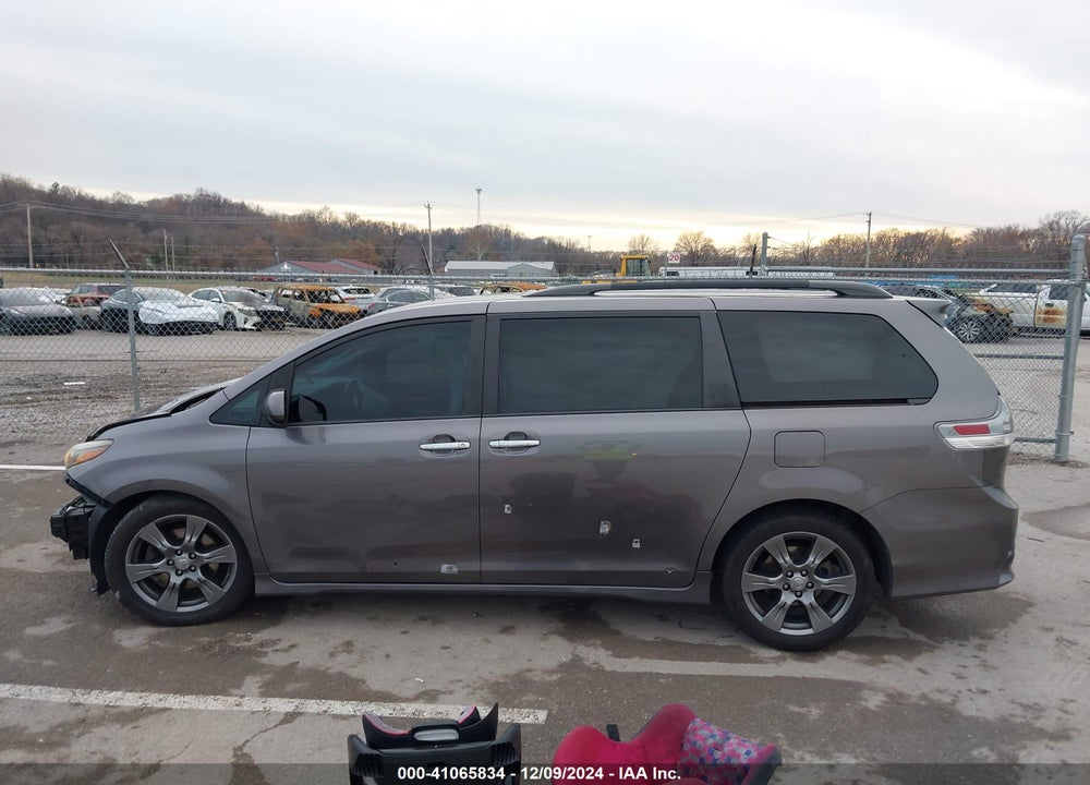 2017 TOYOTA SIENNA SE 8 PASSENGER VIN: 5TDXZ3DC2HS887099