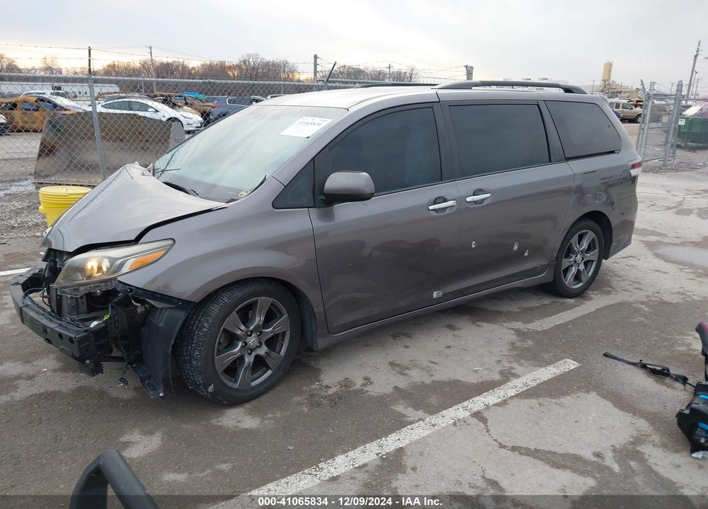 2017 TOYOTA SIENNA SE 8 PASSENGER VIN: 5TDXZ3DC2HS887099