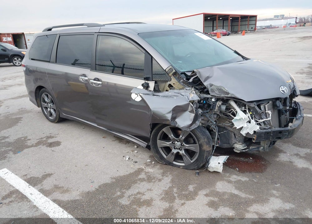 2017 TOYOTA SIENNA SE 8 PASSENGER VIN: 5TDXZ3DC2HS887099