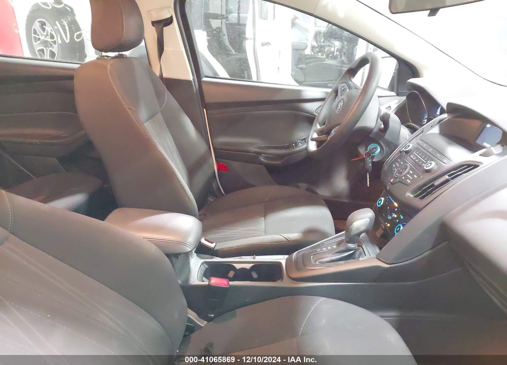 2018 FORD FOCUS SE VIN: 1FADP3F28JL237560