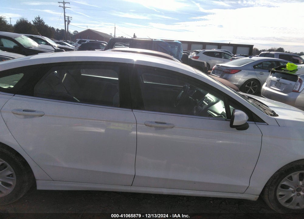 2019 FORD FUSION S VIN: 3FA6P0G77KR193426