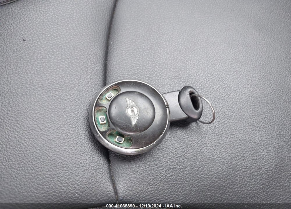 2011 MINI COOPER S CLUBMAN VIN: WMWZG3C58BTY36004