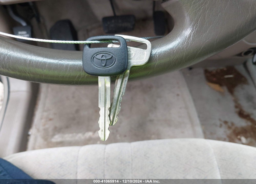 2000 TOYOTA SIENNA CE VIN: 4T3ZF19C4YU298570