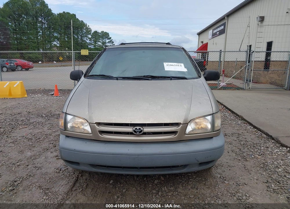 2000 TOYOTA SIENNA CE VIN: 4T3ZF19C4YU298570