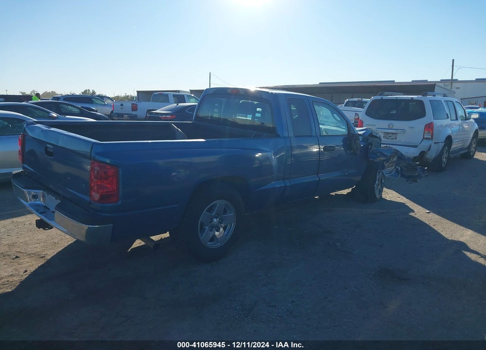 2005 DODGE DAKOTA SLT VIN: 1D7HW42N05S139211
