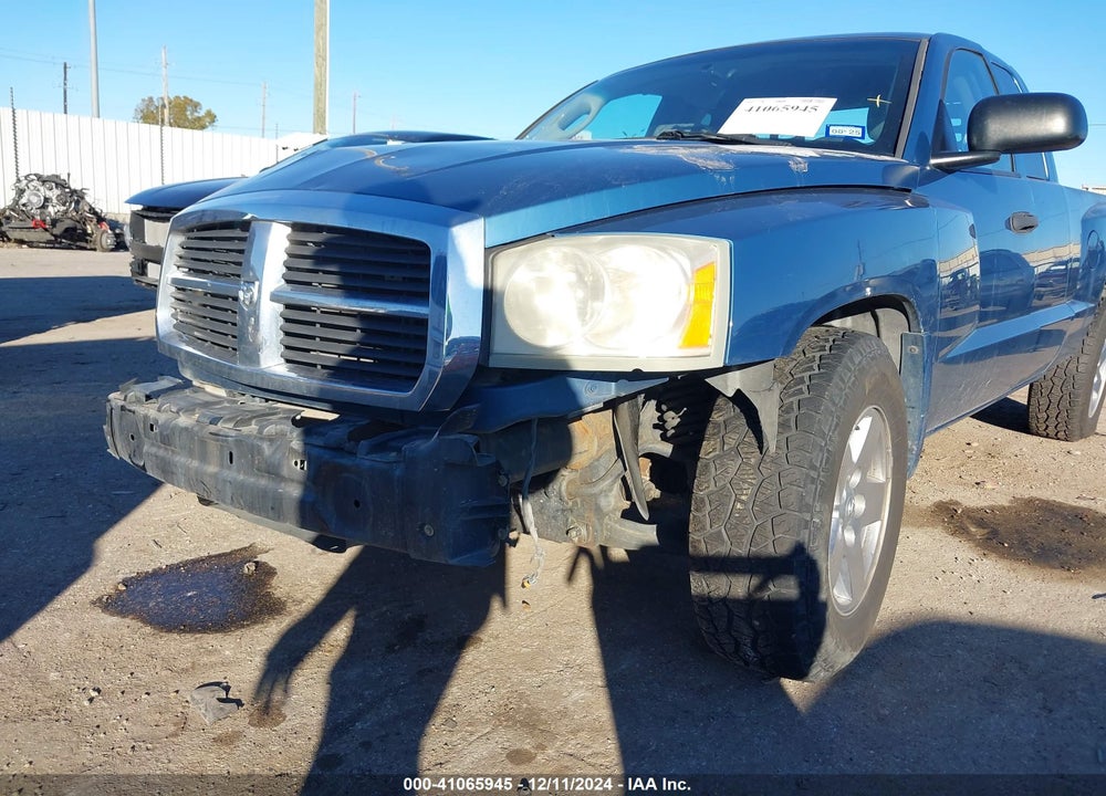 2005 DODGE DAKOTA SLT VIN: 1D7HW42N05S139211