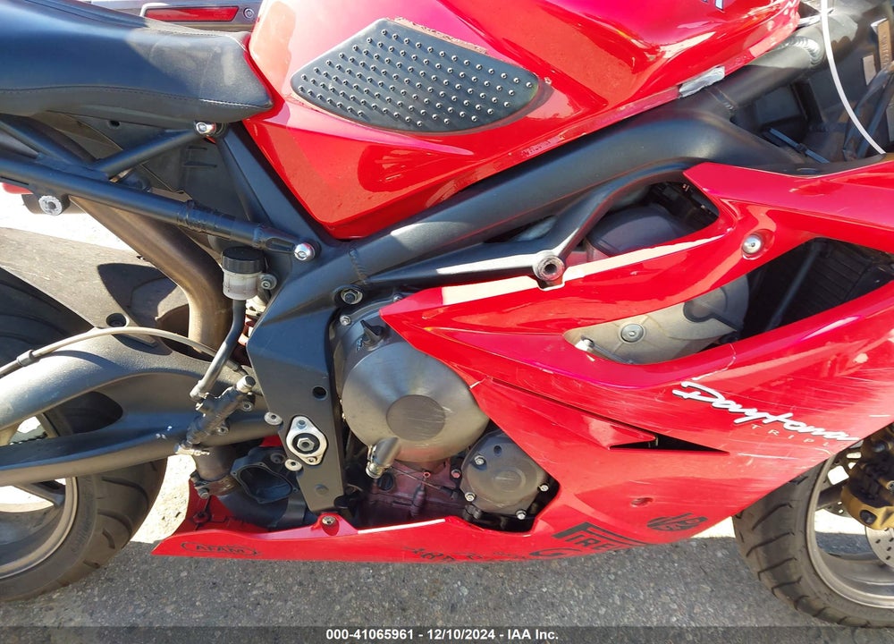 2006 TRIUMPH MOTORCYCLE DAYTONA 675 VIN: SMTD00NS36J260361